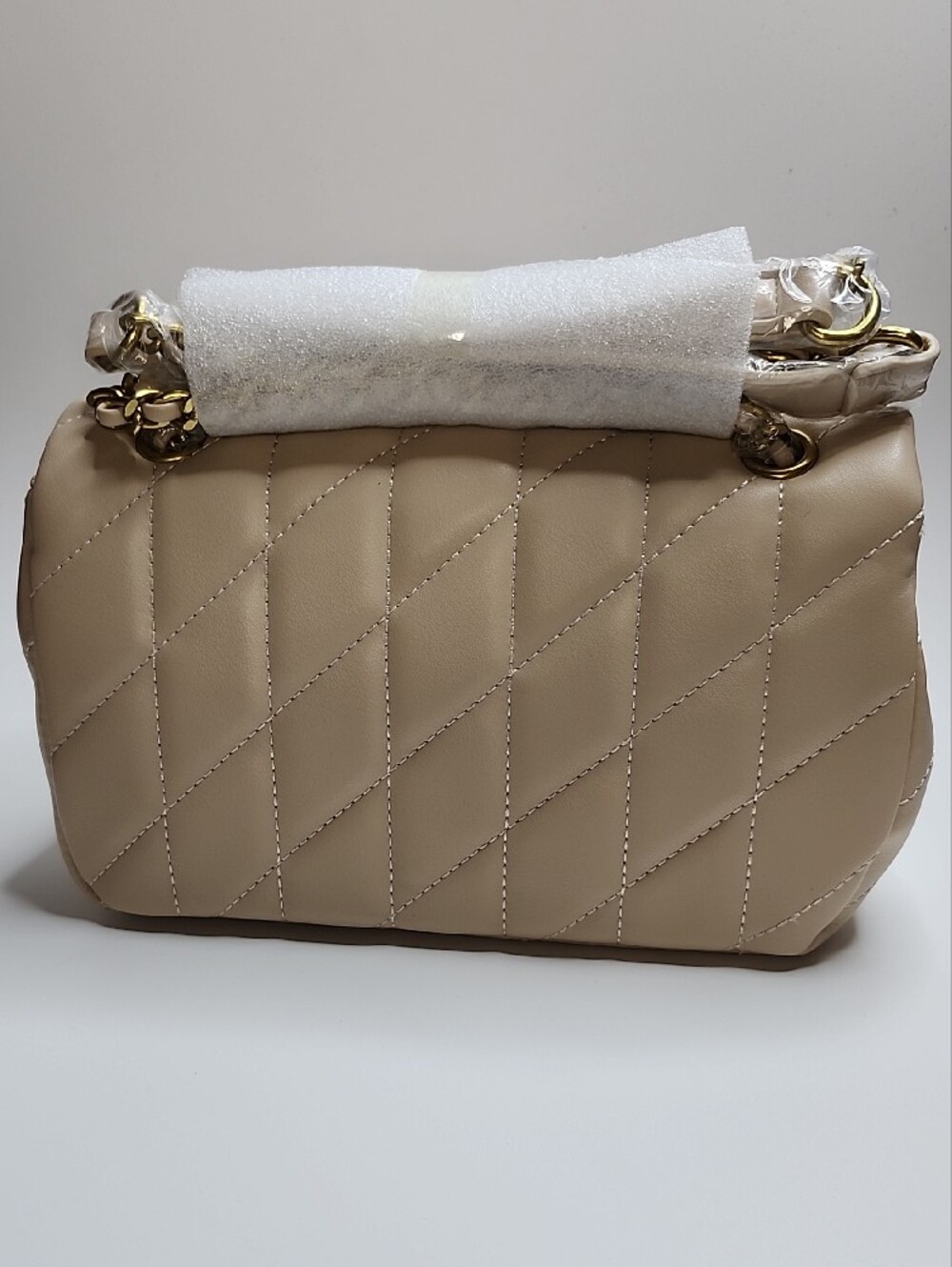 Alyssa Quilted Cream Shoulder Bag with Gold Hardware - Picture 2 of 8